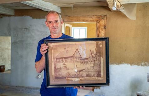 Když David Wedlich se sestrou dům v roce 1997 zdědili po otci, roubená část už byla kvůli zatékání neobyvatelná. 
