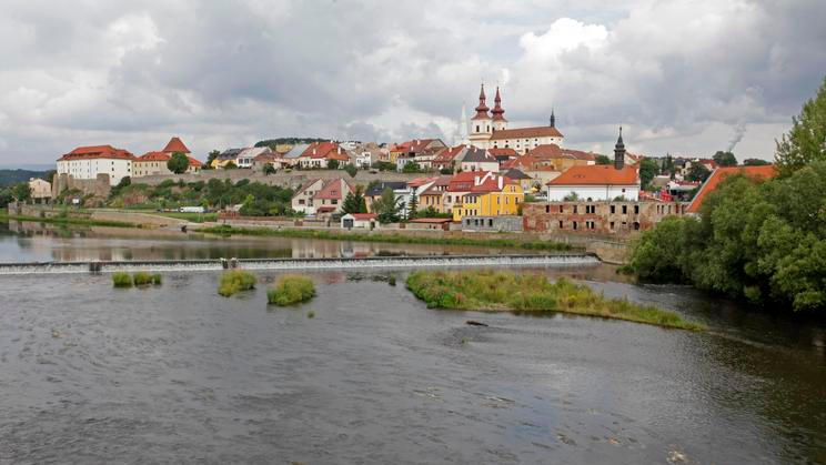 Kadaň, Nábřeží Maxipsa Fíka, řeka Ohře.21.7.2012