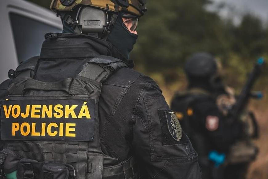 Ježíšek nedorazil. Obrana před Vánoci kupovala bez soutěže, nemá techniku ani miliony