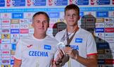 Trenér Jiří Couf a Michal Rada po MS juniorů 2024 v Limě, kde Rada vybojoval stříbro.