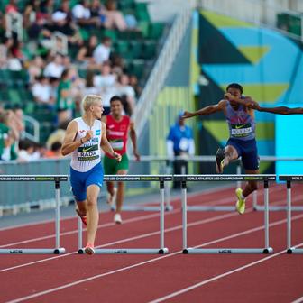 Michal Rada v závodě 400 metrů překážek na MS juniorů 2026 v Eugene