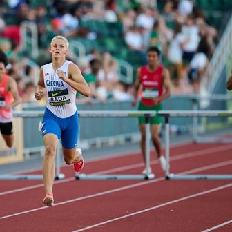 Michal Rada v závodě 400 metrů překážek na MS juniorů 2026 v Eugene