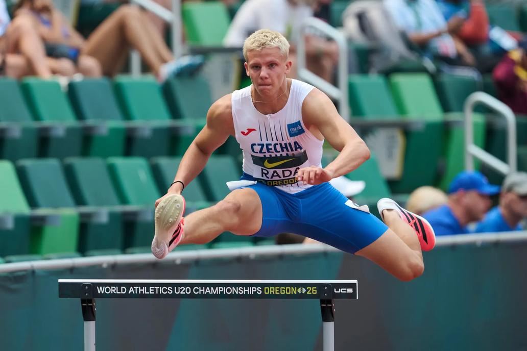 Michal Rada v závodě 400 metrů překážek na MS juniorů 2026 v Eugene