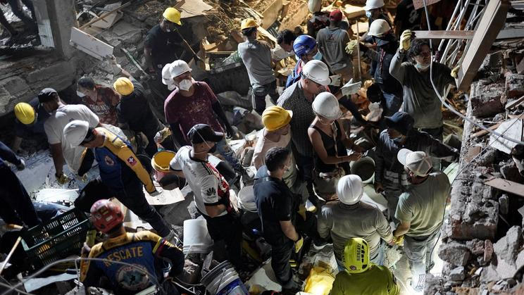 Aftermath of an earthquake, in Cali