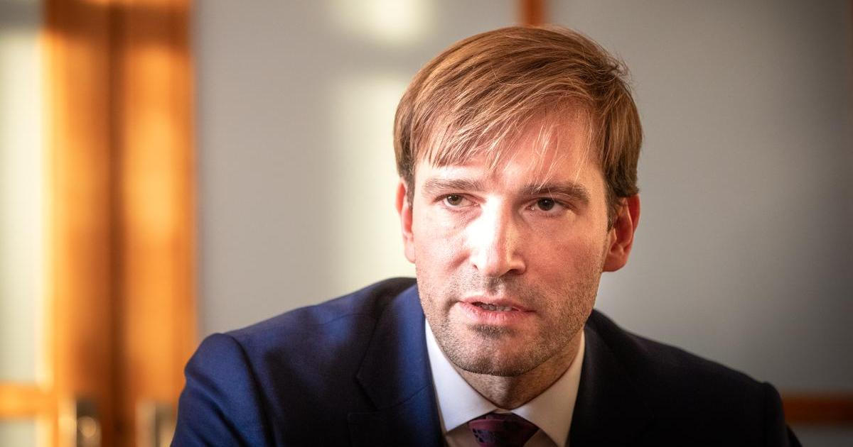 Rakoviny přibývá, Vojtěch přesto škrtá operace v menších nemocnicích. „Pacienti mohou čekat déle,“ varují