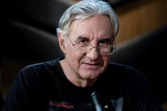 Praha 10.11.2025 Rozstřel Idnes Jan Zahradil, expert Motoristů sobě na zahraniční politiku.