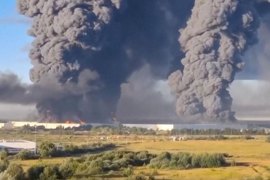 Největší výrobce LPG v plamenech. Kyjev chce přerušit zásobování ruské armády palivem