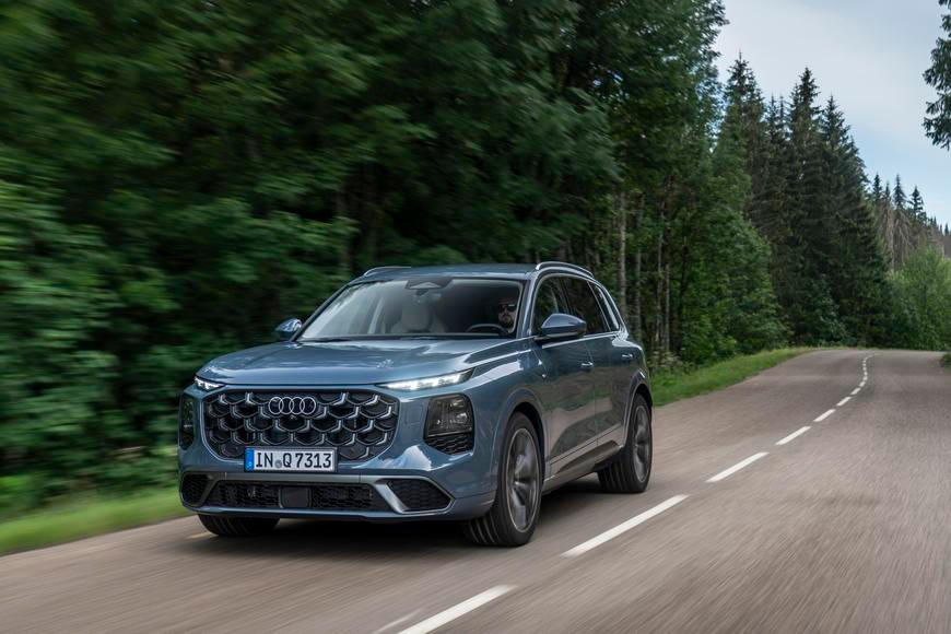Koná se vůbec nějaké překvapení? Za volantem nového Audi Q7, první volby Čechů