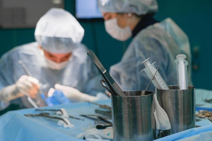 Mediků přibývá, kriticky ohrožené obory zůstávají. Někde vypomohou cizinci