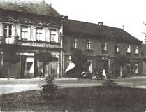 Dům čp. 58 v Chlumci nad Cidlinou historicky patřil rodině Fibigerových a po sametové revoluci jim byl navrácen.