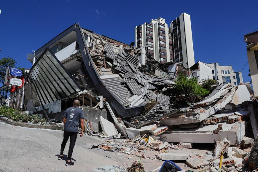 Naděje byla skoro ztracená, pak se stal zázrak. Dva dny po zemětřesení našli v troskách živou ženu