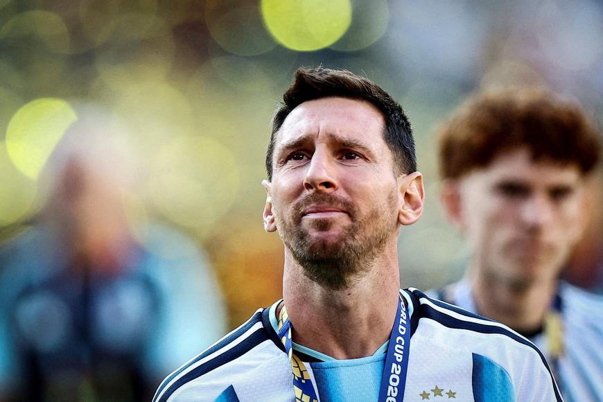 Messi truchlí po zesnulém otci. Naznačil proto radikální zvrat v kariéře