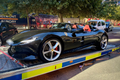 Zabavené Ferrari Monza SP2 při zátahu v Londýně.