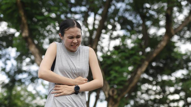 Women,Experiencing,Severe,Abdominal,Pain,Outdoors,,Possibly,Due,To,Stomach