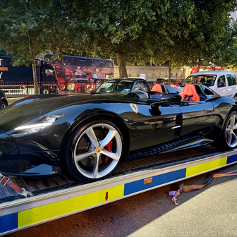 Londýnská policie uplynulý víkend zabavila 90 aut v hodnotě přes 8 milionů liber. Nejdražší z nich je Ferrari Monza SP2, kterých vzniklo jen 499 kusů.