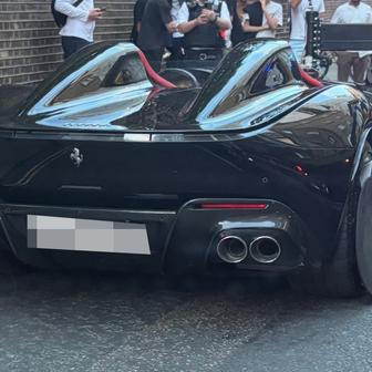 Ferrari v hodnotě přes sto milionů je největším „úlovkem“ policejní akce.