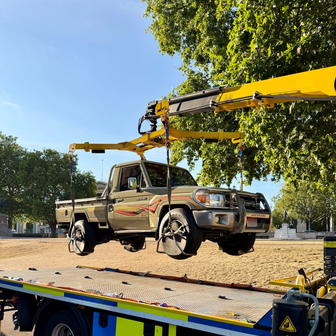 Londýnská policie ale nezabavovala jen supersporty, v jejich rukou se ocitla třeba i Toyota Land Cruiser.
