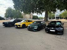 Zleva Rolls-Royce Cullinan, Lamborghini Urus, Mercedes-AMG A 45 a BMW i4.