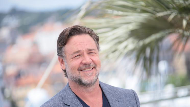 Russell,Crowe,Making,Selfies,At,The,Nice,Guys',Photocall,During
