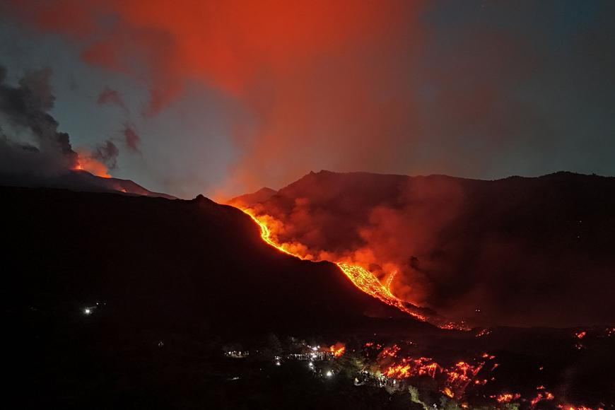 Erupce přitahují k sopce Etna davy turistů, což vyvolává obavy průvodců