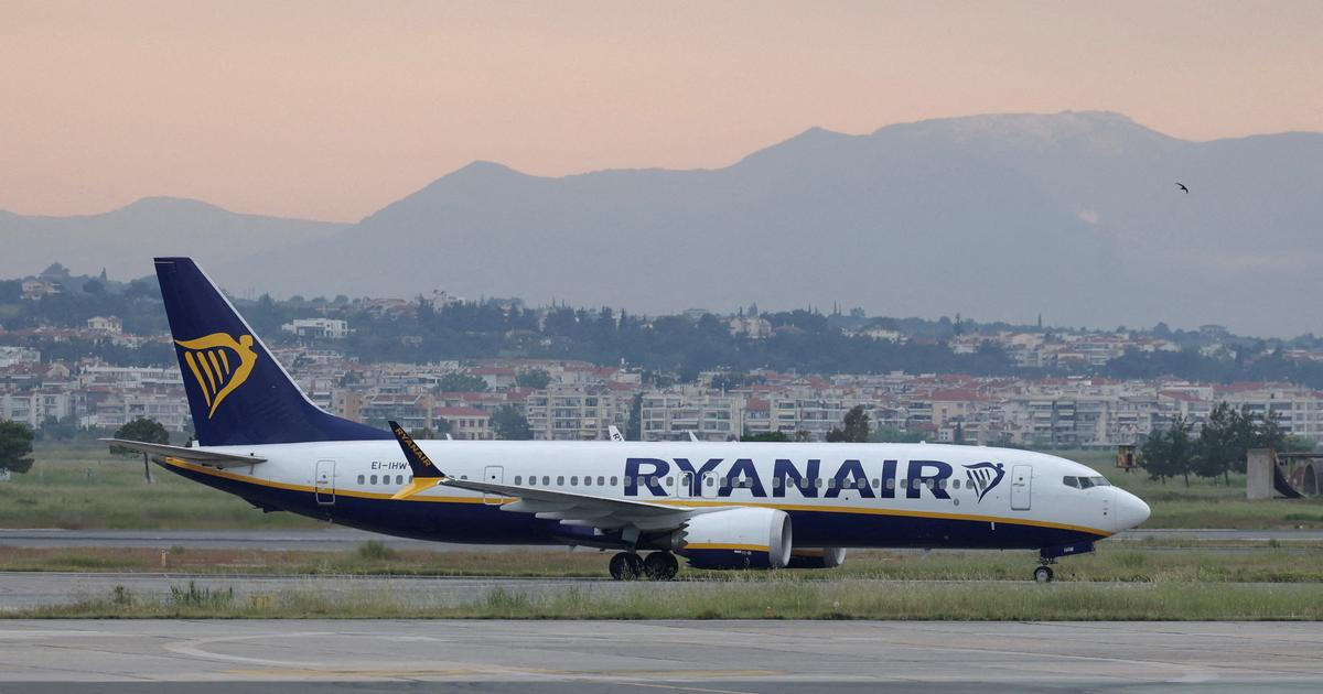 Nehodu letadla společnosti Ryanair způsobilo odlomení části motoru