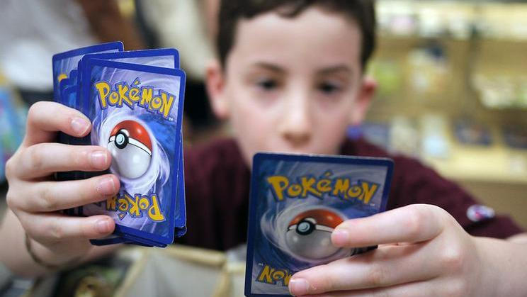 Pokémon kartičky, které jsou mezi sběrateli v posledních letech velmi oblíbené a některé z nich mají cenu zlata, vycházejí z japonského animovaného seriálu o dobrodružstvích malých příšerek. (Ilustrační foto)
