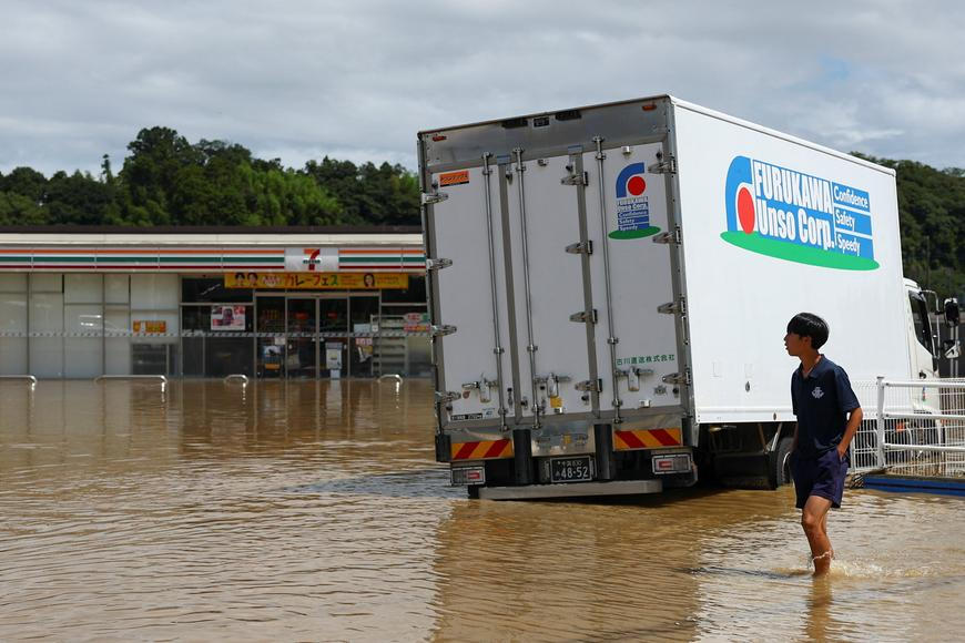 Přívalové deště poblíž Tokia si vyžádaly životy nejméně čtyř lidí