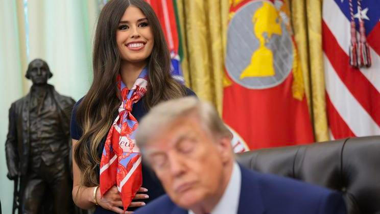Jayme Leagh Franklinová na snímku s Donaldem Trumpem během podpisu exekutivního příkazu týkajícího se očkování dětí v Oválné pracovně Bílého domu ve Washingtonu.