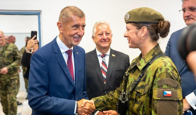 Premiér Andrej Babiš s ministrem obrany Jaromírem Zůnou se ve Vyškově zúčastnili slavnostní přísahy vojáků. 