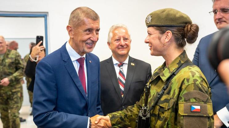 Premiér Andrej Babiš s ministrem obrany Jaromírem Zůnou se ve Vyškově zúčastnili slavnostní přísahy vojáků. 