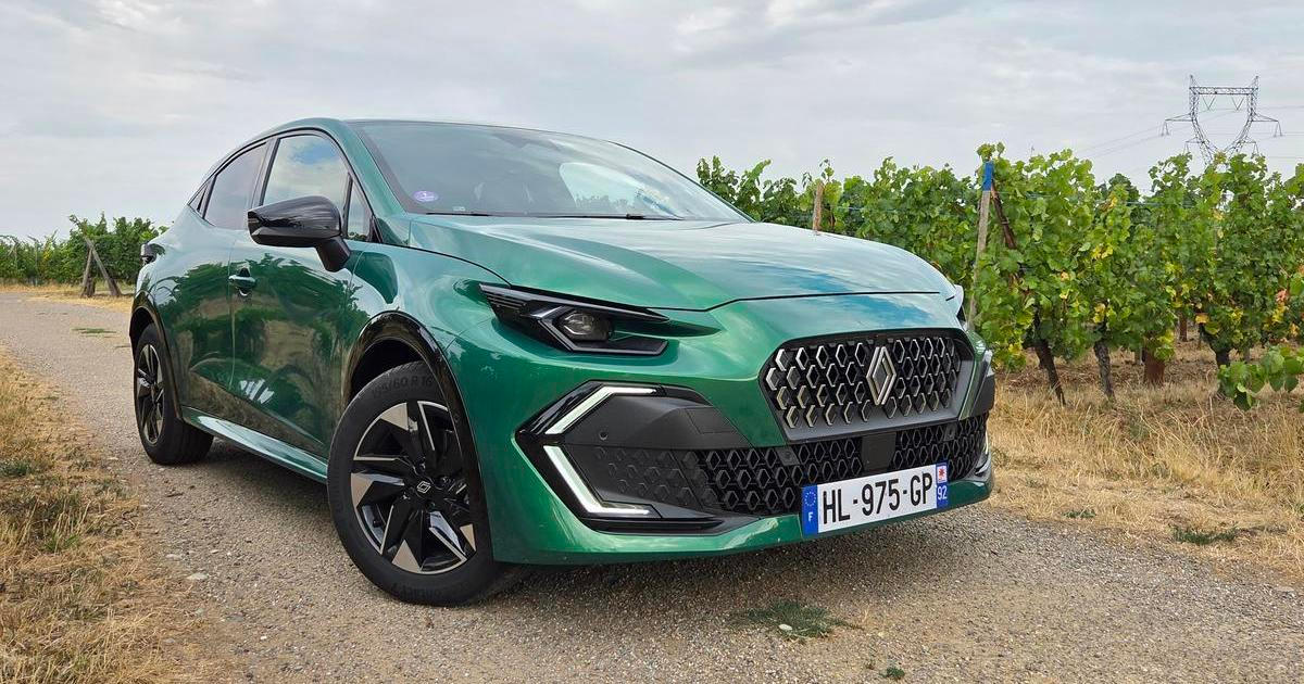 Bez tankování až k francouzským vinicím. Renault s drtivě nízkou spotřebou umí bořit mýty