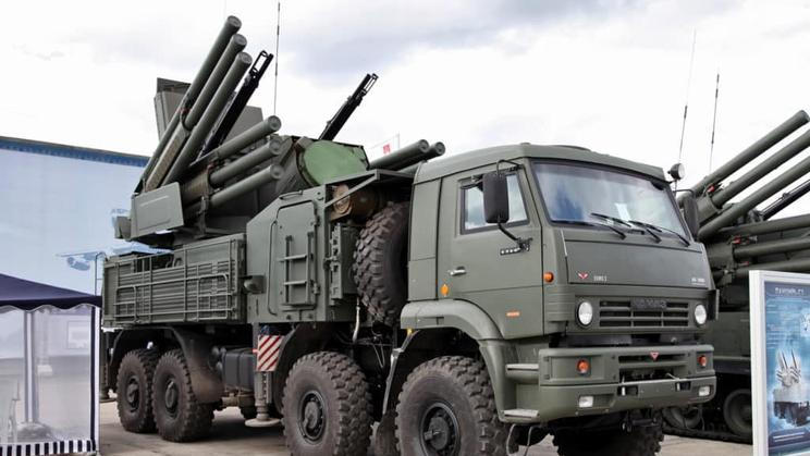 Ruský systém krátkého až středního dosahu Pantsir je využíván jako obrana proti helikoptérám, letounům a dronům.