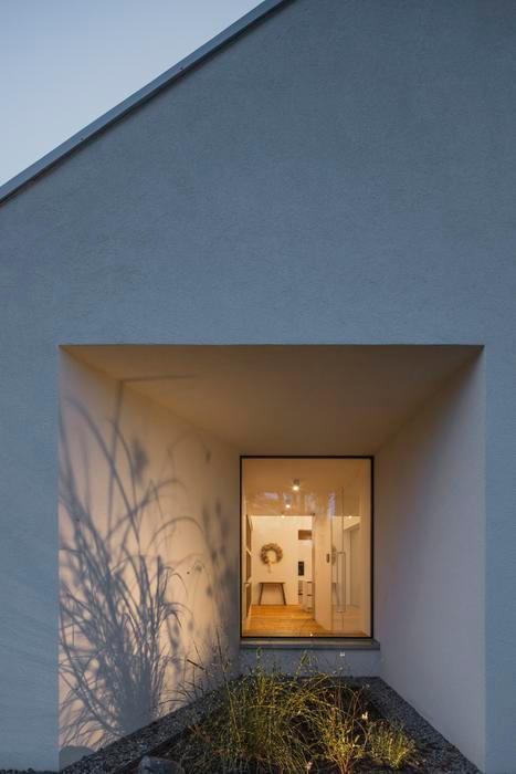 Právě tuto symbiózu architektury a poctivého řemesla ocenila i porota prestižní soutěže, rodinný dům v Nové Vsi získal titul Stavba roku 2025. 