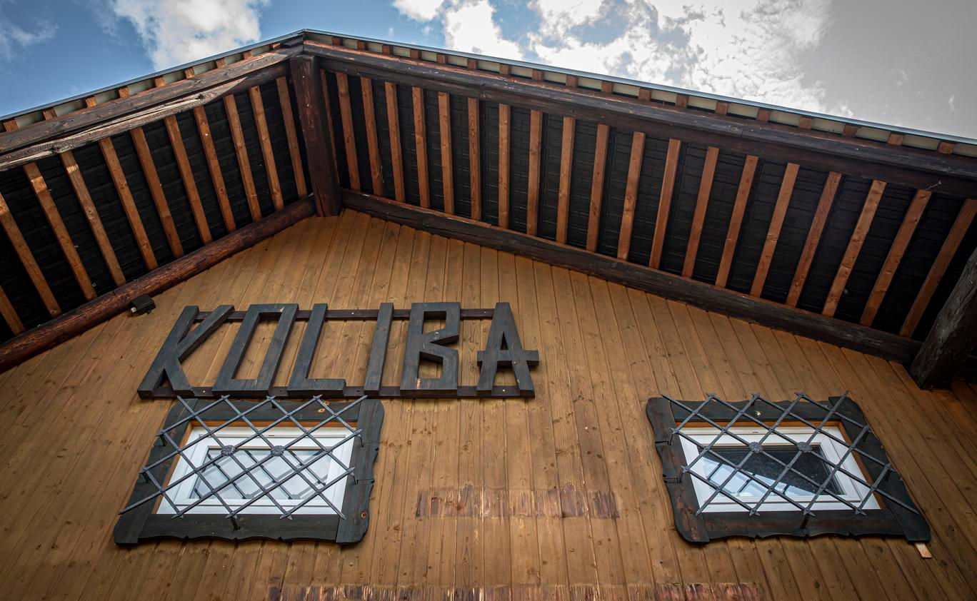Kolibu v Hoděšovicích-Býšti v roce 1969 nechaly postavit někdejší Restaurace a jídelny.