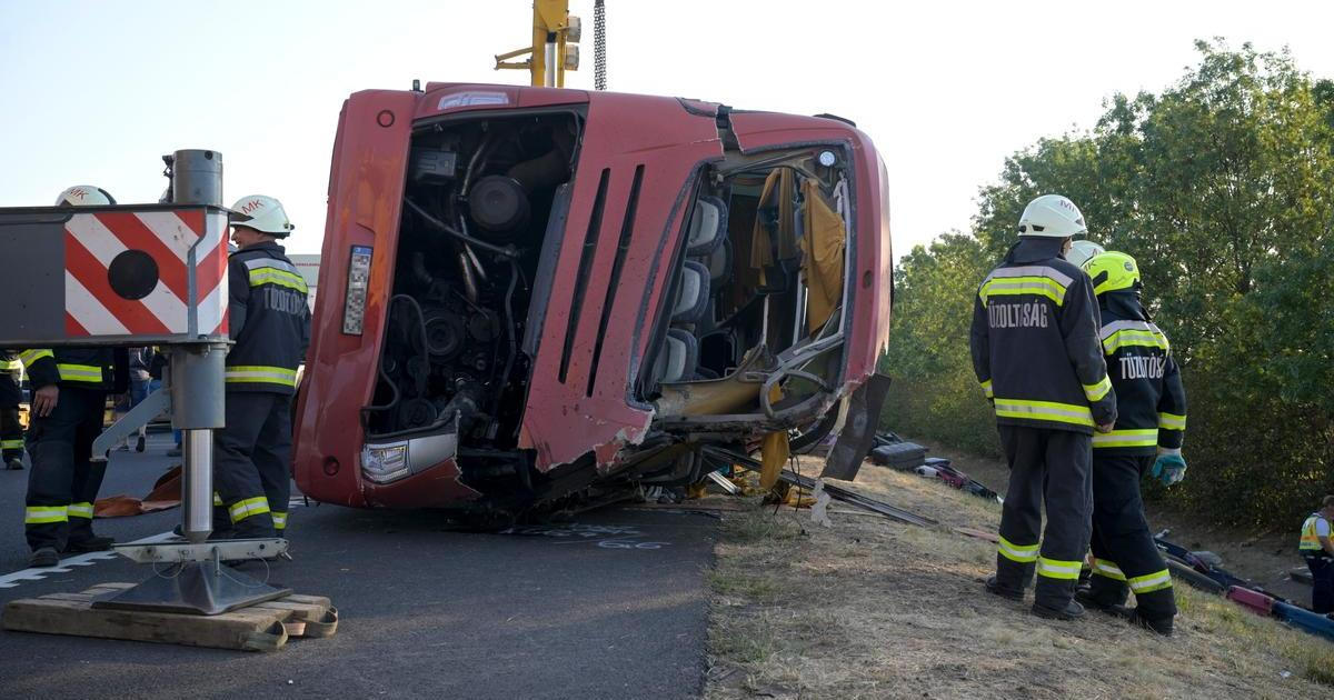Při nehodě autobusu v Maďarsku zahynulo 12 lidí. Řidič nejspíš usnul za volantem