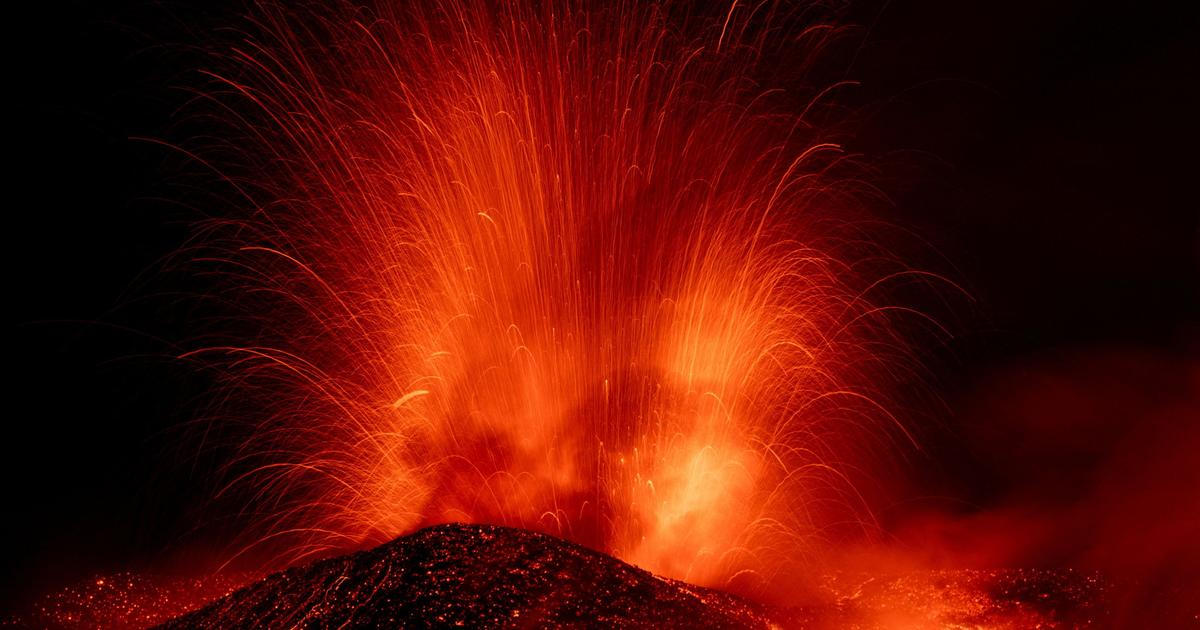 Divoká Etna opět zlobí. Nové erupce omezují i lety z Prahy na Sicílii