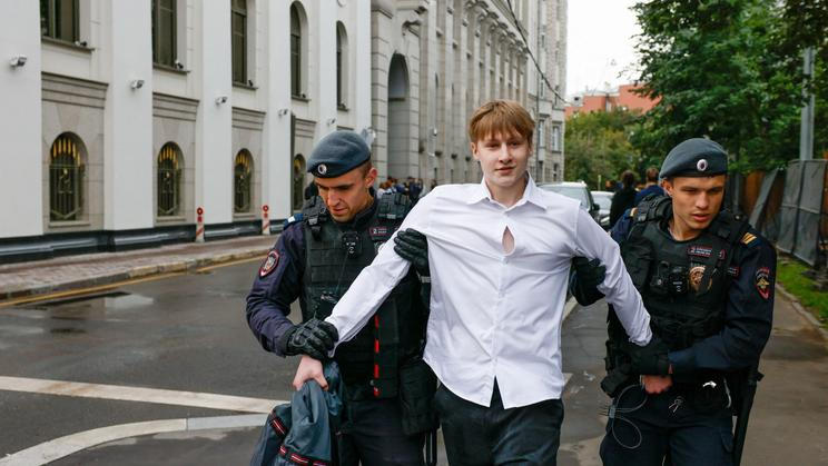 Russian Supreme Court holds an appeal hearing on barring Yabloko party from parliamentary vote