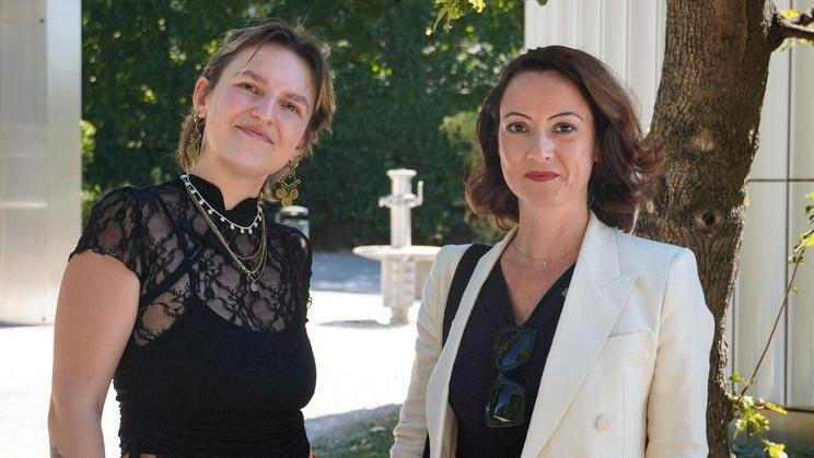 Rakouská aktivistka Melanie Gradiková (vlevo) se spolu s advokátkou Labackovou rozhodly žalovat Vídeň.