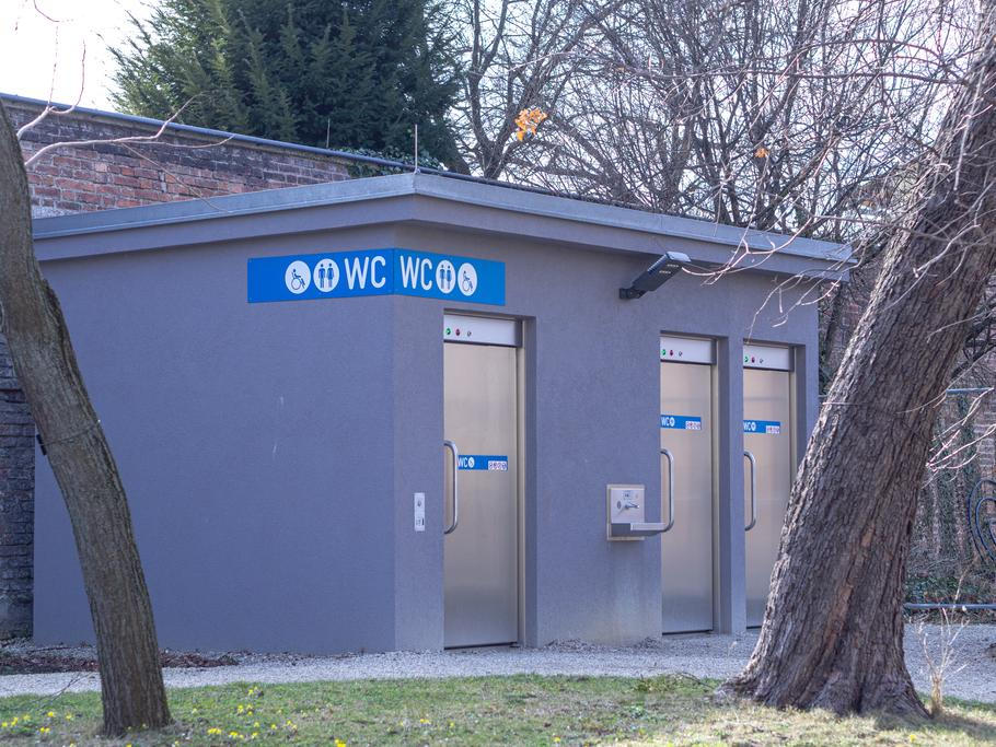 View,Of,The,Public,Toilet,In,Vienna,City,Park.