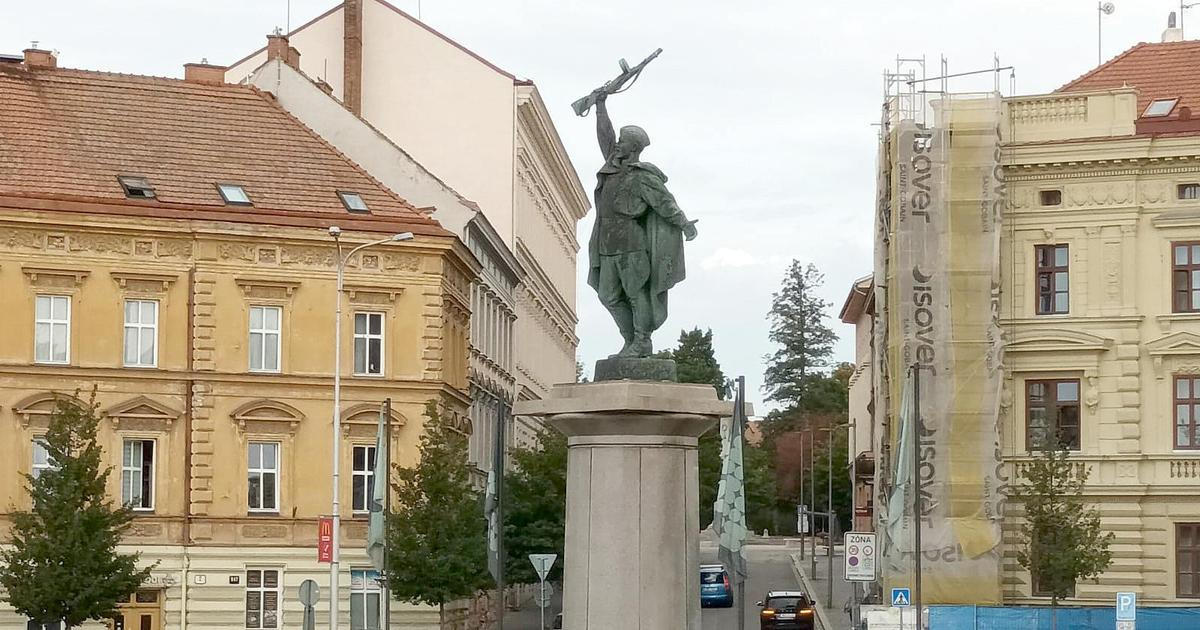 Přešlapování kolem znojemského Ivana. Centru dodnes dominuje sovětská socha