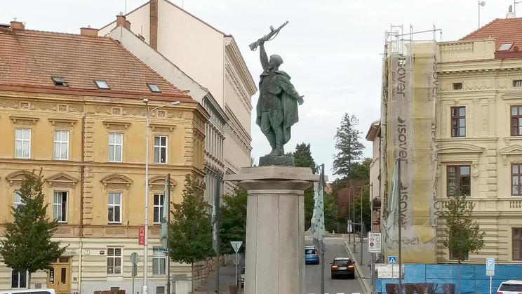 Pomník rudoarmějce ve Znojmě
