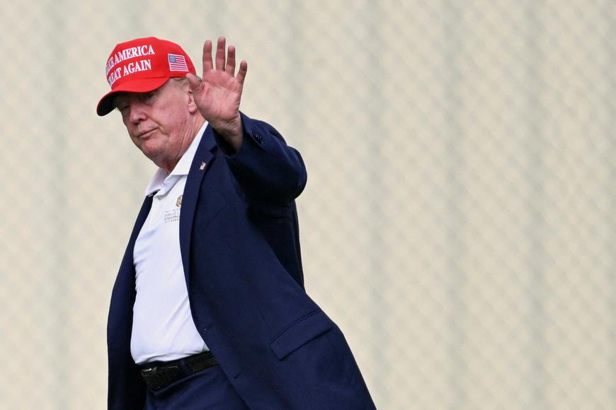Trump chce zrušit turistická víza až 200 tisícům lidí, kteří požádali o azyl