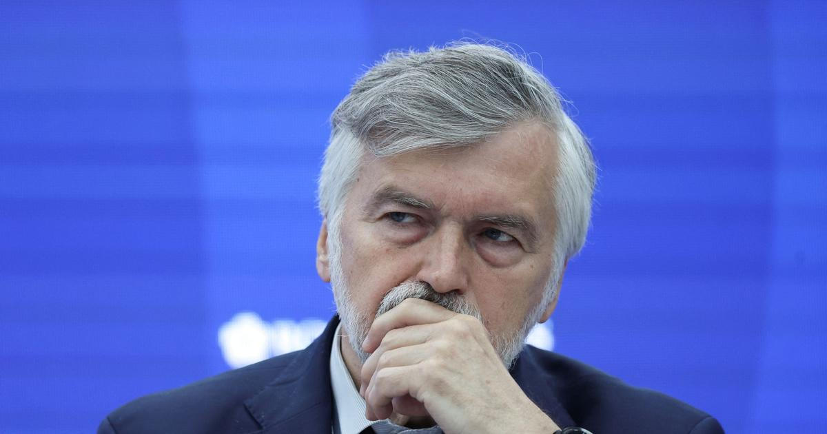 „Zaostáváme, prohráváme s Ukrajinou," řekl ruský ekonom. Banka ho vyrazila