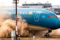 Boeing 787-9 přejel v sobotu na mnichovském letišti celou ranvej.
