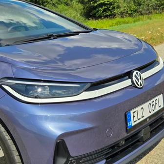 Přední část prodělala designově asi nejvíce změn, ačkoliv pořád to jsou úpravy spíše evoluční. I když se jedná o novou lištu.