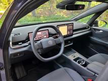 Kromě nového designu se palubní deska ID.3 Neo vyznačuje kvalitním zpracováním i výborným výběrem materiálů. Pryč jsou lesklé černé plochy, které se lehce ušpiní.