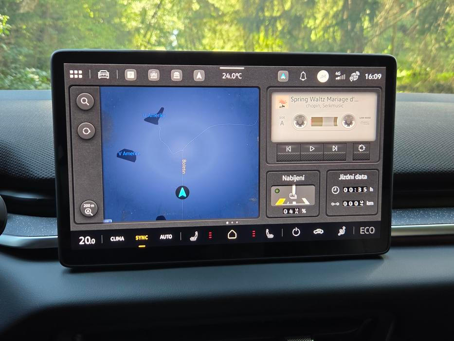 Všechny ID.3 teď mají 12,9palcový centrální displej a software vycházející z Android Automotive. Velkou novinkou je možnost zapnout si retrovzhled systému.