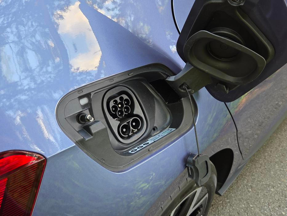 105 kW DC a 11 kW AC nabíjení, k tomu standardní funkce V2L. To je nabíjecí výbava ID.3 Neo.