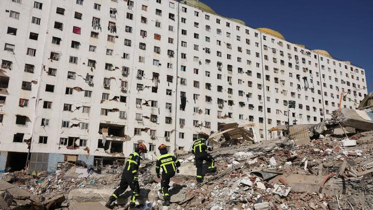 FILE PHOTO: Search and rescue operation for survivors and victims in the aftermath of the June 24 earthquakes, in Tanaguarena