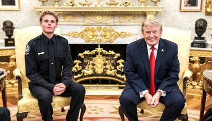 Americký prezident Donald Trump přijal v Bílém domě šestnáctiletého plavčíka Rydera Williamse.